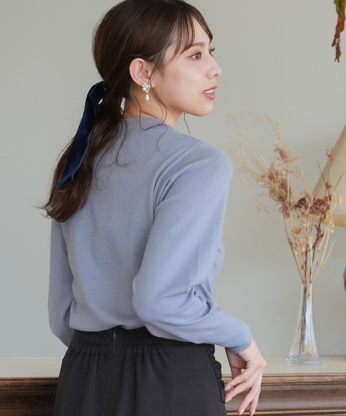 ASTORIA ODIER（アストリアオディール）の「金具付きリボンネックプルオーバー（ニット/セーター・レディース・ブラック/チャコールグレー/グレイッシュブルー/ホワイト・MEDIUM/LARGE）」の6枚目の写真