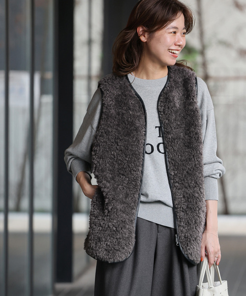 JOURNAL STANDARD relume（ジャーナルスタンダード　レリューム）の「《再入荷！》カールしたファーが大人可愛い。シープフェイクファージップベスト（ベスト・レディース・チャコールグレー/アイボリー・FREE）」の9枚目の写真