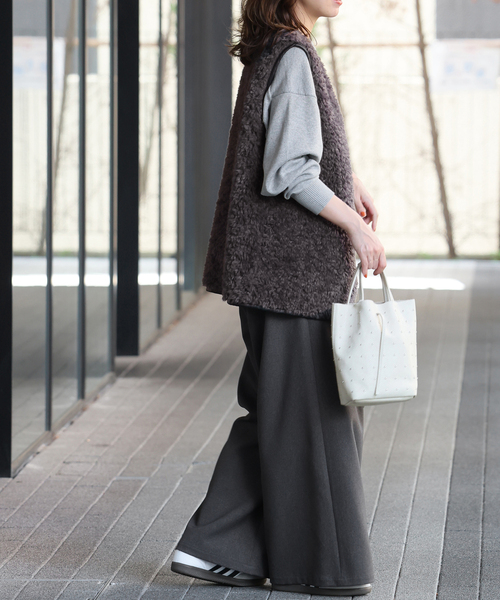 JOURNAL STANDARD relume（ジャーナルスタンダード　レリューム）の「《再入荷！》カールしたファーが大人可愛い。シープフェイクファージップベスト（ベスト・レディース・チャコールグレー/アイボリー・FREE）」の12枚目の写真