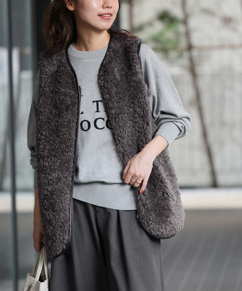 JOURNAL STANDARD relume（ジャーナルスタンダード　レリューム）の「《再入荷！》カールしたファーが大人可愛い。シープフェイクファージップベスト（ベスト・レディース・チャコールグレー/アイボリー・FREE）」の15枚目の写真