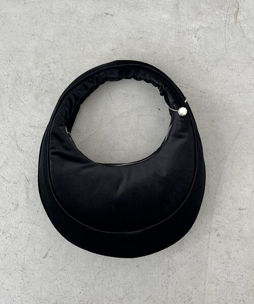 CAPRICIEUX LE'MAGE(カプリシューレマージュ)の「ムーンバッグ(ショルダーバッグ・レディース・シルバー/ブラック・FREE)」の5枚目の写真