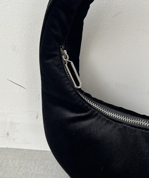 CAPRICIEUX LE'MAGE(カプリシューレマージュ)の「ムーンバッグ(ショルダーバッグ・レディース・シルバー/ブラック・FREE)」の7枚目の写真