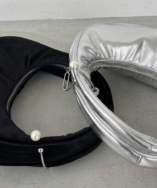CAPRICIEUX LE'MAGE(カプリシューレマージュ)の「ムーンバッグ(ショルダーバッグ・レディース・シルバー/ブラック・FREE)」の11枚目の写真