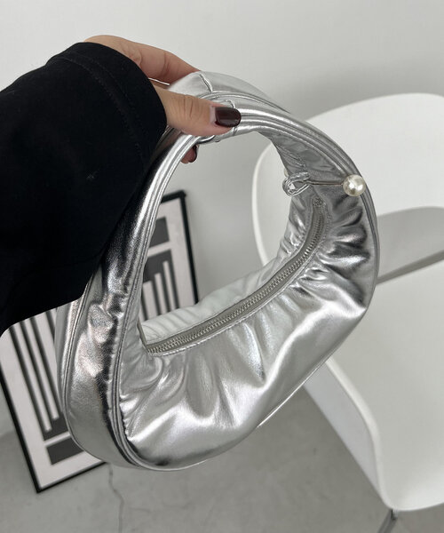 CAPRICIEUX LE'MAGE(カプリシューレマージュ)の「ムーンバッグ(ショルダーバッグ・レディース・シルバー/ブラック・FREE)」の12枚目の写真