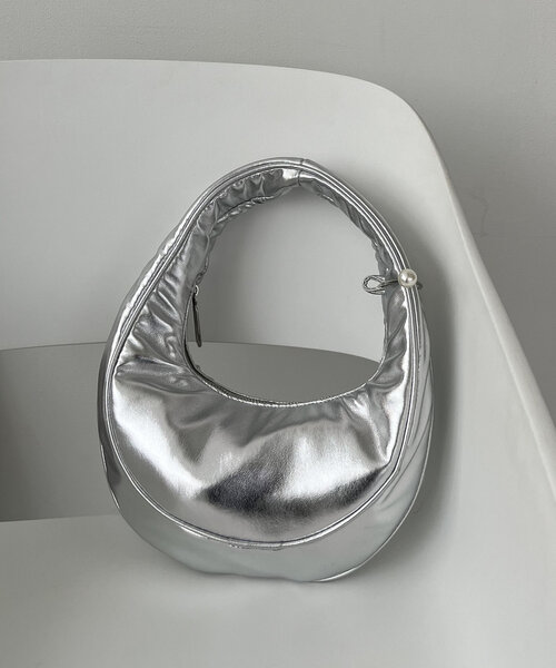 CAPRICIEUX LE'MAGE(カプリシューレマージュ)の「ムーンバッグ(ショルダーバッグ・レディース・シルバー/ブラック・FREE)」の15枚目の写真