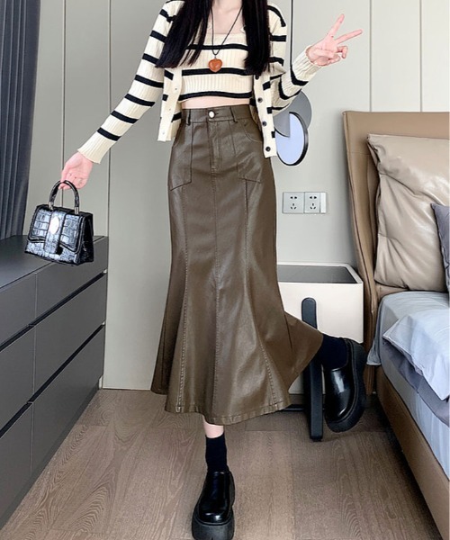 kirakiraShop(キラキラショップ)の「フェイク レザー ミモレ丈 マーメイド スカート(スカート・レディース・ブラウン/ブラック・S/M/L)」の11枚目の写真