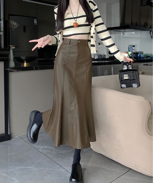 kirakiraShop(キラキラショップ)の「フェイク レザー ミモレ丈 マーメイド スカート(スカート・レディース・ブラウン/ブラック・S/M/L)」の7枚目の写真