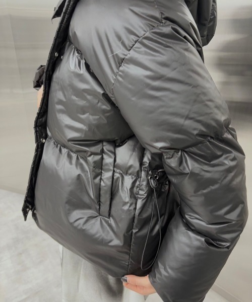 Never mind the XU / Chikashitsu+(ネバーマインド ザ エックスユー / チカシツプラス)の「【nmtc+】fur padding hood jacket / 【エヌエムティーシープラス】ファーパディングフードジャケット(ダウンジャケット/コート・レディース・ブラック/アイボリー・ONE SIZE)」の22枚目の写真