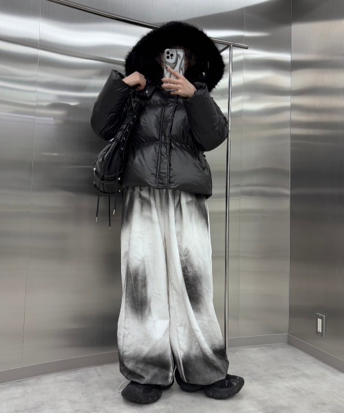 Never mind the XU / Chikashitsu+(ネバーマインド ザ エックスユー / チカシツプラス)の「【nmtc+】fur padding hood jacket / 【エヌエムティーシープラス】ファーパディングフードジャケット(ダウンジャケット/コート・レディース・ブラック/アイボリー・ONE SIZE)」の16枚目の写真