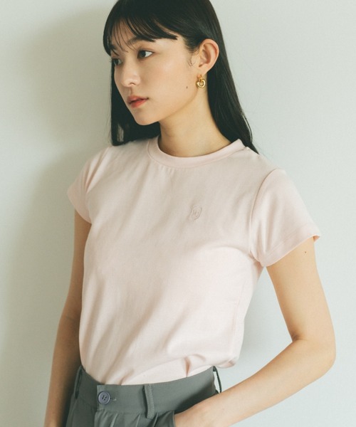 VANNIE U(ヴァニーユー)の「オーバルロゴT/ヴァニー刺繍T/コンパクトTシャツ(Tシャツ/カットソー・レディース・ブルー/ピンク系その他/ブルー系その他/ネイビー/ピンク/ホワイト・FREE)」の1枚目の写真