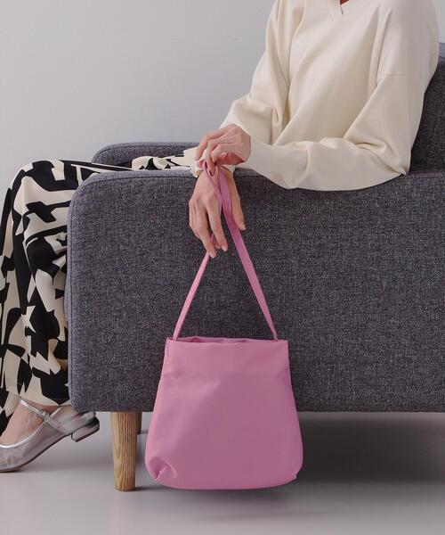 OPAQUE.CLIP(オペークドットクリップ)の「サテンコンビ巾着ワンショルダーバッグ(ショルダーバッグ・レディース・ピンク系9/チャコール/ブラック・00)」の1枚目の写真