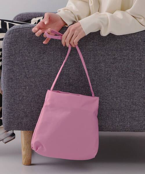 OPAQUE.CLIP(オペークドットクリップ)の「サテンコンビ巾着ワンショルダーバッグ(ショルダーバッグ・レディース・ピンク系9/チャコール/ブラック・00)」の18枚目の写真