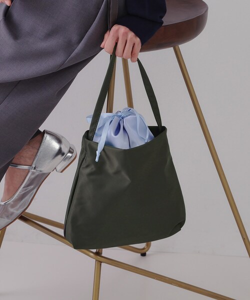 OPAQUE.CLIP(オペークドットクリップ)の「サテンコンビ巾着ワンショルダーバッグ(ショルダーバッグ・レディース・ピンク系9/チャコール/ブラック・00)」の20枚目の写真