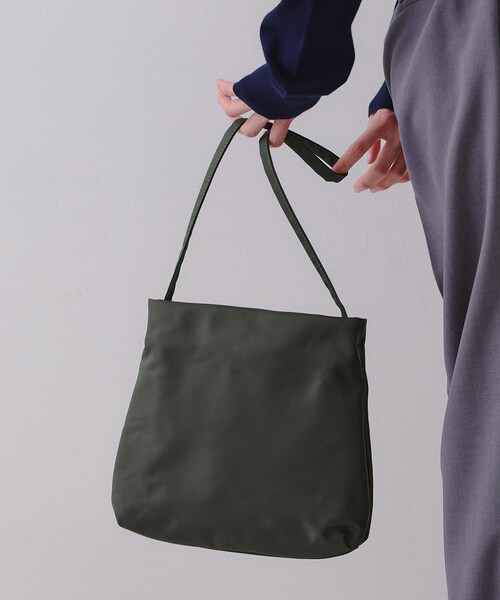 OPAQUE.CLIP(オペークドットクリップ)の「サテンコンビ巾着ワンショルダーバッグ(ショルダーバッグ・レディース・ピンク系9/チャコール/ブラック・00)」の22枚目の写真