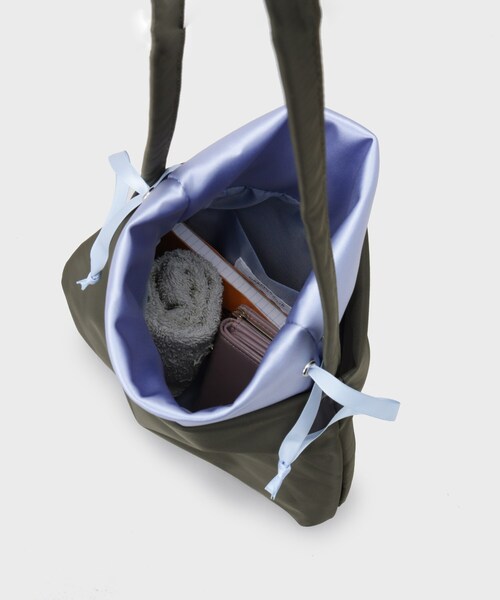 OPAQUE.CLIP(オペークドットクリップ)の「サテンコンビ巾着ワンショルダーバッグ(ショルダーバッグ・レディース・ピンク系9/チャコール/ブラック・00)」の10枚目の写真