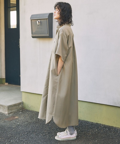 MONO-MART LADY'S(モノマートレディース)の「アソート ナンバリング刺繍 ボタンダウン 半袖 ロングシャツワンピース(シャツワンピース・レディース・ベージュ/ブラック/ブラウン/ネイビー・FREE)」の9枚目の写真