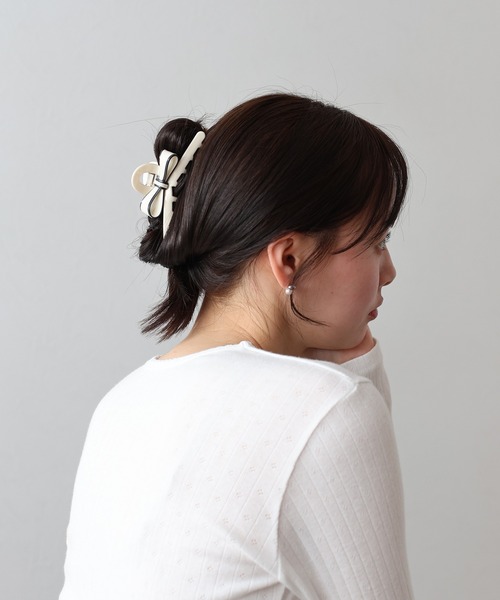 BLUEEAST（ブルーイースト）の「配色リボンバンスクリップ（バレッタ/ヘアクリップ・レディース・ブラック/モカ/ホワイト・FREE）」の4枚目の写真