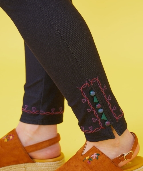 Jocomomola（ホコモモラ）の「Triangulo 刺繍レギンスパンツ（その他パンツ・レディース・ネイビー/チャコールグレー・42/40）」の5枚目の写真