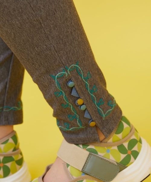 Jocomomola（ホコモモラ）の「Triangulo 刺繍レギンスパンツ（その他パンツ・レディース・ネイビー/チャコールグレー・42/40）」の10枚目の写真