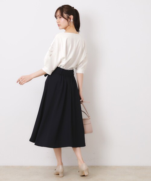 couture brooch（クチュールブローチ）の「【接触冷感・洗える・UV機能付き・二の腕カバー】デイジー＆リボン エンブロドルマントップス（Tシャツ/カットソー・レディース・ブラック/オフホワイト/ブルー系7/ピンク/オリーブ/ブラウン系その他/ブラック系2・38/36/42）」の13枚目の写真