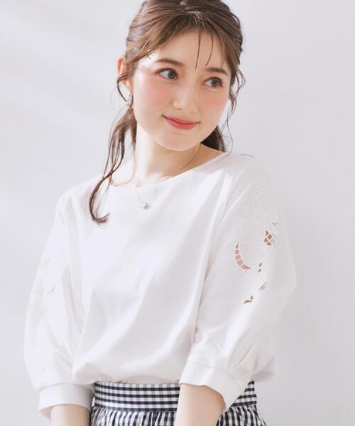 couture brooch（クチュールブローチ）の「【接触冷感・洗える・UV機能付き・二の腕カバー】デイジー＆リボン エンブロドルマントップス（Tシャツ/カットソー・レディース・ブラック/オフホワイト/ブルー系7/ピンク/オリーブ/ブラウン系その他/ブラック系2・38/36/42）」の17枚目の写真