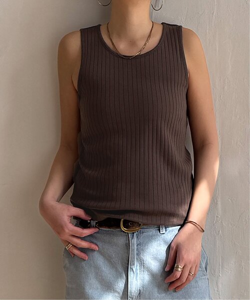 LBC（エルビーシー）の「【着やせ効果抜群】コットンUSA針抜きタンクトップ 25（タンクトップ・レディース・イエロー/ダークカーキ/ホワイト/ブラウン/ピンク/ブラック/チャコールグレー/その他30・M/L）」の4枚目の写真