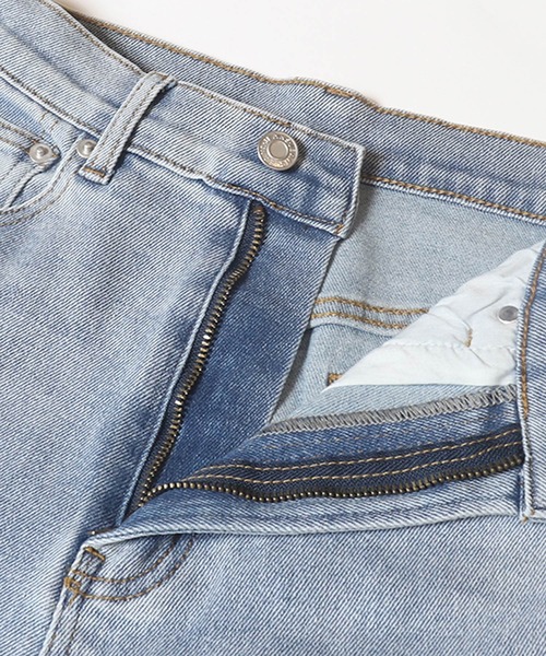 coca（coca）（コカ）の「しゃがめるテーパードデニム（デニムパンツ・レディース・ライトブルー/ブルー・S/L/M）」の18枚目の写真