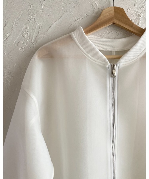 She's Closet(シーズクローゼット)の「ノーカラー長袖ショート丈ジップアップダンボールシアーブルゾン(ブルゾン・レディース・アイボリー/ブラック/カーキ/モカ・FREE)」の7枚目の写真