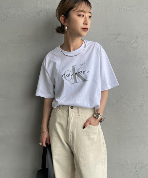 Calvin Klein（カルバン・クライン）の「[Calvin Klein/カルバンクライン] モノグラムロゴ プリントTシャツ（Tシャツ/カットソー・レディース・ホワイト/ブラック・XS/S/M/L）」の5枚目の写真