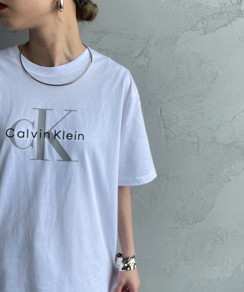 Calvin Klein（カルバン・クライン）の「[Calvin Klein/カルバンクライン] モノグラムロゴ プリントTシャツ（Tシャツ/カットソー・レディース・ホワイト/ブラック・XS/S/M/L）」の12枚目の写真