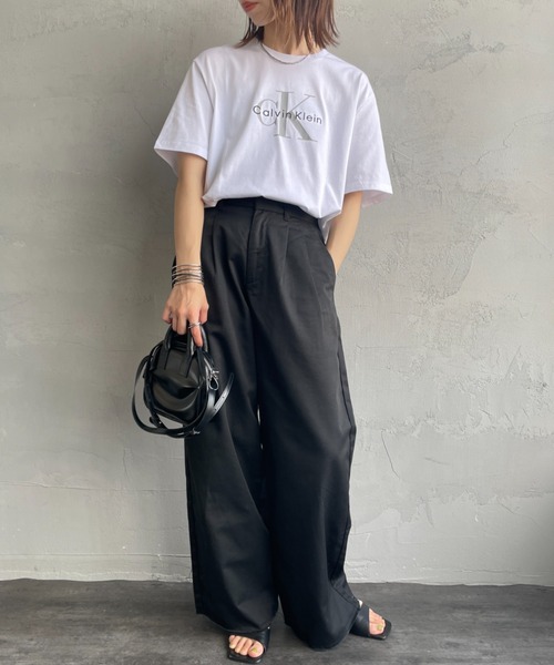 Calvin Klein（カルバン・クライン）の「[Calvin Klein/カルバンクライン] モノグラムロゴ プリントTシャツ（Tシャツ/カットソー・レディース・ホワイト/ブラック・XS/S/M/L）」の4枚目の写真