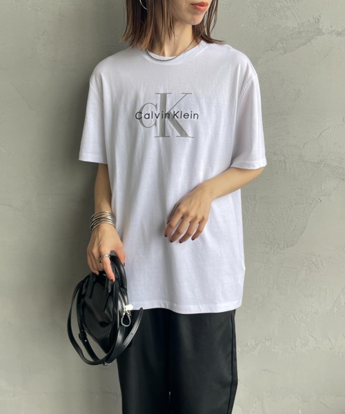Calvin Klein（カルバン・クライン）の「[Calvin Klein/カルバンクライン] モノグラムロゴ プリントTシャツ（Tシャツ/カットソー・レディース・ホワイト/ブラック・XS/S/M/L）」の18枚目の写真