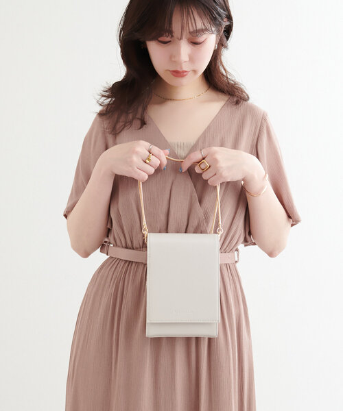 natural couture（ナチュラルクチュール）の「ミラーインショルダーバッグ（ショルダーバッグ・レディース・アイボリー/ブラック/ベージュ・FREE）」の2枚目の写真