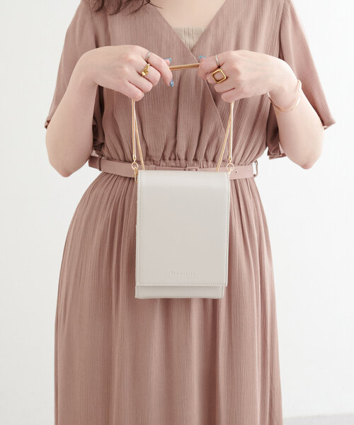 natural couture（ナチュラルクチュール）の「ミラーインショルダーバッグ（ショルダーバッグ・レディース・アイボリー/ブラック/ベージュ・FREE）」の4枚目の写真