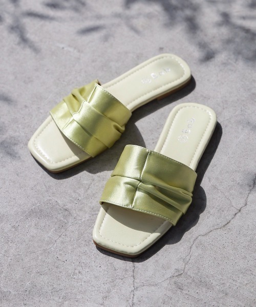 Bab（バブ）の「サテンギャザーフラットサンダル（サンダル・レディース・ブラック/ベージュ/グリーン/シルバー・M/L）」の3枚目の写真