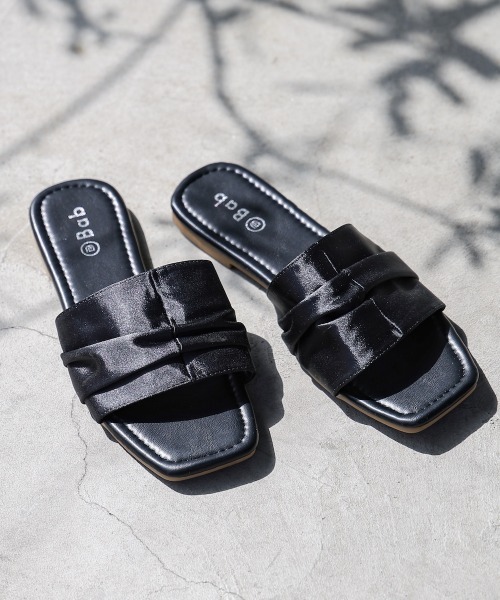 Bab（バブ）の「サテンギャザーフラットサンダル（サンダル・レディース・ブラック/ベージュ/グリーン/シルバー・M/L）」の7枚目の写真