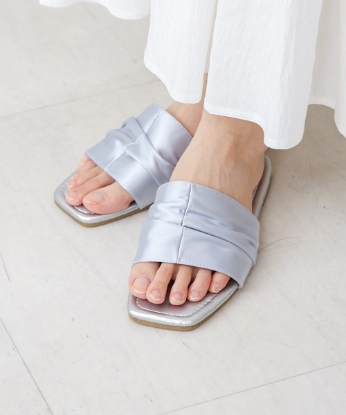 Bab（バブ）の「サテンギャザーフラットサンダル（サンダル・レディース・ブラック/ベージュ/グリーン/シルバー・M/L）」の17枚目の写真