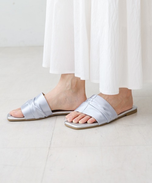 Bab（バブ）の「サテンギャザーフラットサンダル（サンダル・レディース・ブラック/ベージュ/グリーン/シルバー・M/L）」の18枚目の写真