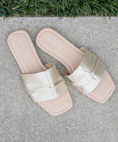 Bab（バブ）の「サテンギャザーフラットサンダル（サンダル・レディース・ブラック/ベージュ/グリーン/シルバー・M/L）」の12枚目の写真