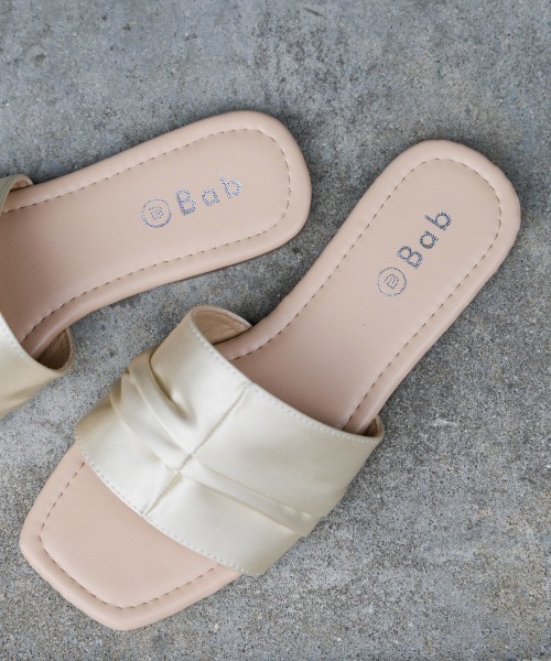 Bab（バブ）の「サテンギャザーフラットサンダル（サンダル・レディース・ブラック/ベージュ/グリーン/シルバー・M/L）」の13枚目の写真