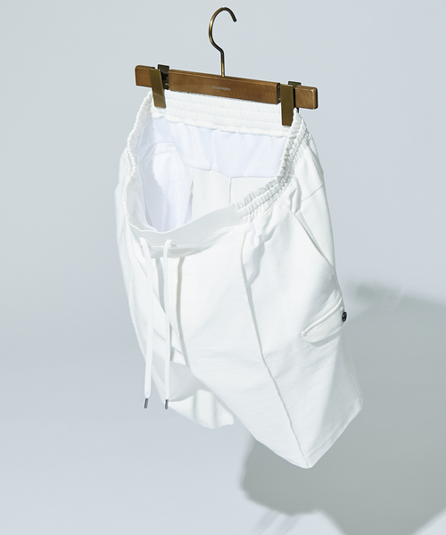 DESIGNWORKS(デザインワークス)の「【接触冷感 / COVEROSS(R)】ミリタリー ピンタック ショートパンツ / セットアップ対応(その他パンツ・メンズ・ホワイト/ブラック/カーキ/ネイビー/スミクロ/オフホワイト・46/48)」の2枚目の写真