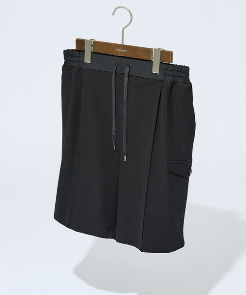 DESIGNWORKS(デザインワークス)の「【接触冷感 / COVEROSS(R)】ミリタリー ピンタック ショートパンツ / セットアップ対応(その他パンツ・メンズ・ホワイト/ブラック/カーキ/ネイビー/スミクロ/オフホワイト・46/48)」の4枚目の写真