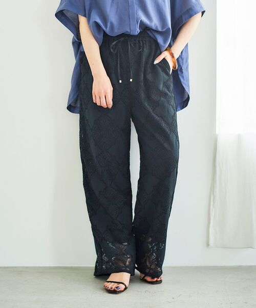 le.coeur blanc（ルクールブラン）の「《手洗い可能》パッチワーク風レースイージーパンツ（その他パンツ・レディース・オフホワイト/ブラック・38）」の2枚目の写真