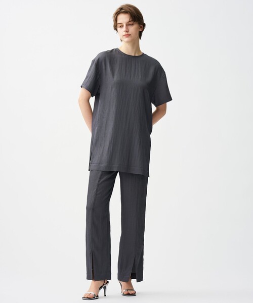 uncrave(アンクレイヴ)の「ドレープツイル Tブラウス(Tシャツ/カットソー・レディース・アイボリー系/ダルブルー系1・F)」の14枚目の写真