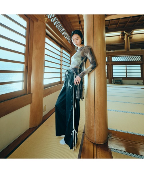 PUMA(プーマ)の「PUMA プーマ ウィメンズ T7 モダン ディライト トラック パンツ(その他パンツ・レディース・ブラック/カーキ・LARGE/MEDIUM/SMALL/X-LARGE)」の3枚目の写真