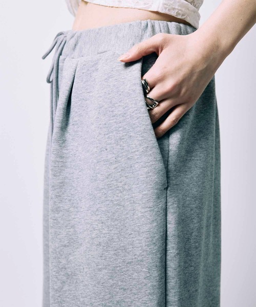 led.tokyo（レッドトウキョウ）の「【led.tokyo】TUCK SWEAT PANTS/タックスウェットパンツ（スウェットパンツ・レディース・グレー/ブラック・1/2）」の5枚目の写真