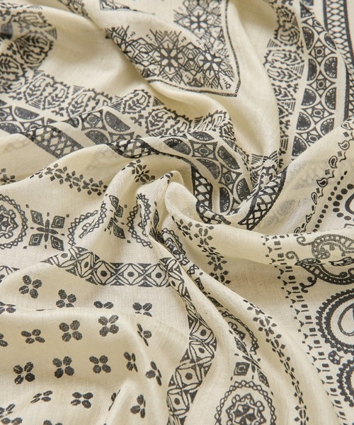 COLLAGE GALLARDAGALANTE（コラージュガリャルダガランテ）の「ペイズリーフリンジストール（ストール/ショール・レディース・オフホワイト・FREE）」の2枚目の写真