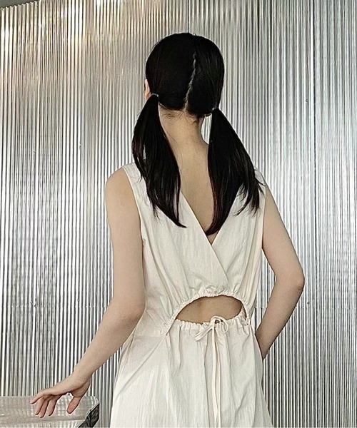 AMAJI(アマジ)の「バックカットアウトワンピース(Tシャツ/カットソー・レディース・ホワイト/サーモンピンク/グレー・FREE)」の9枚目の写真
