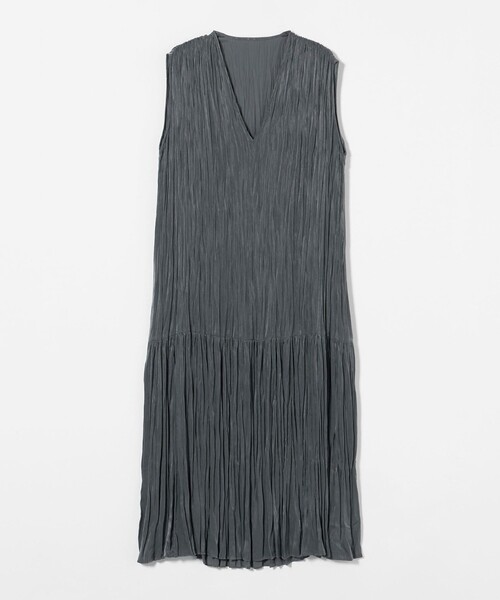BEAUTY&YOUTH UNITED ARROWS（ビューティーアンドユースユナイテッドアローズ）の「ポリエステル プリーツVネックワンピース（ワンピース・レディース・ブラック/ダークグレー・M/S）」の11枚目の写真