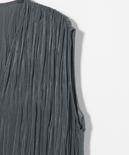 BEAUTY&YOUTH UNITED ARROWS（ビューティーアンドユースユナイテッドアローズ）の「ポリエステル プリーツVネックワンピース（ワンピース・レディース・ブラック/ダークグレー・M/S）」の21枚目の写真